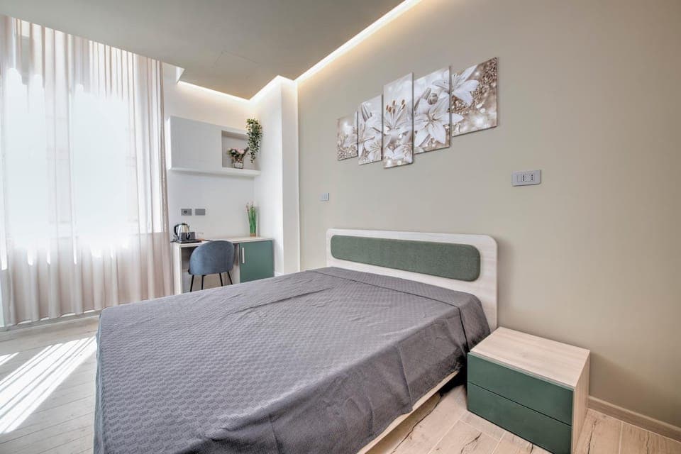 Bed, Photo of the whole room, Bedroom