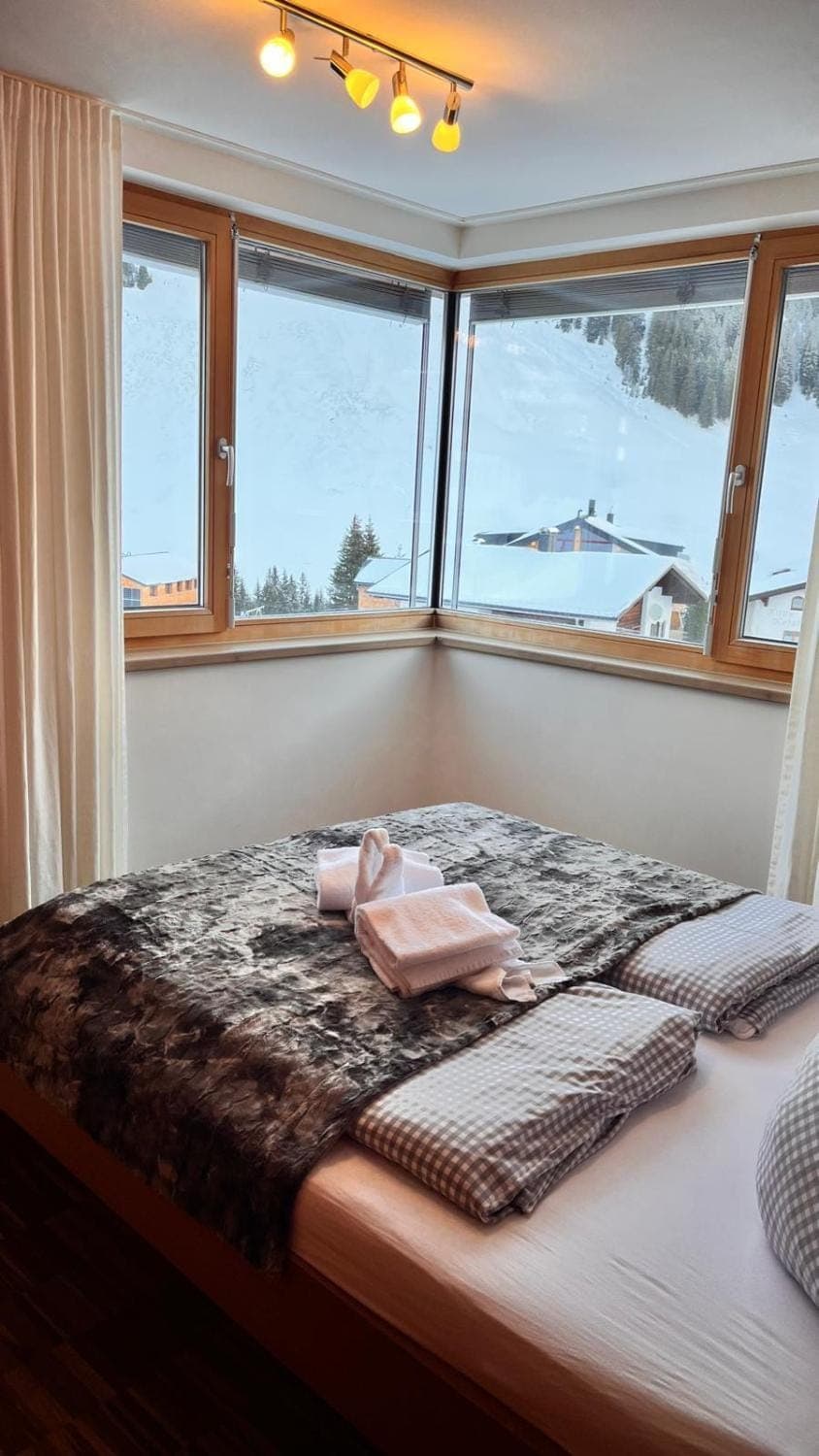 Bed, Natural landscape, Photo of the whole room, Bedroom, towels