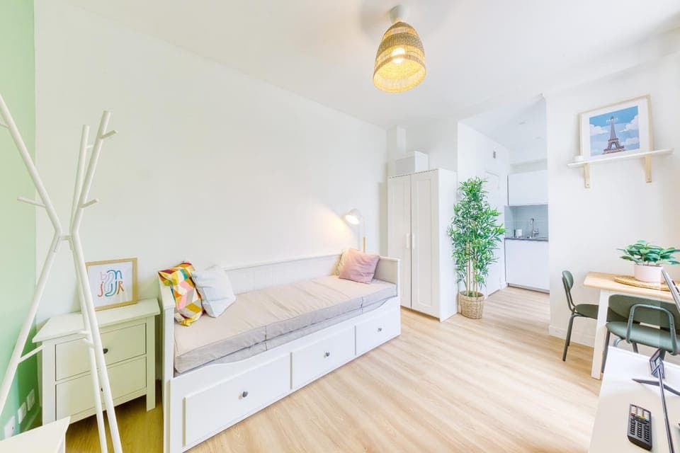 Bed, TV and multimedia, Kitchen or kitchenette, Living room, Photo of the whole room, Seating area, Dining area, Bedroom