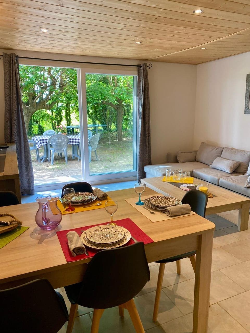Living room, Dining area, Garden view