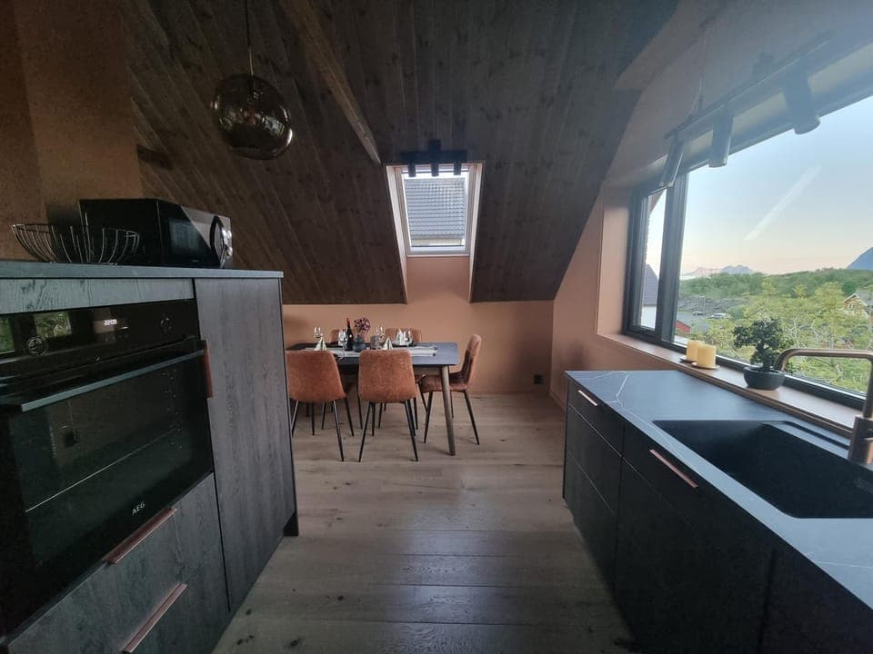 View (from property/room), Kitchen or kitchenette, Dining area