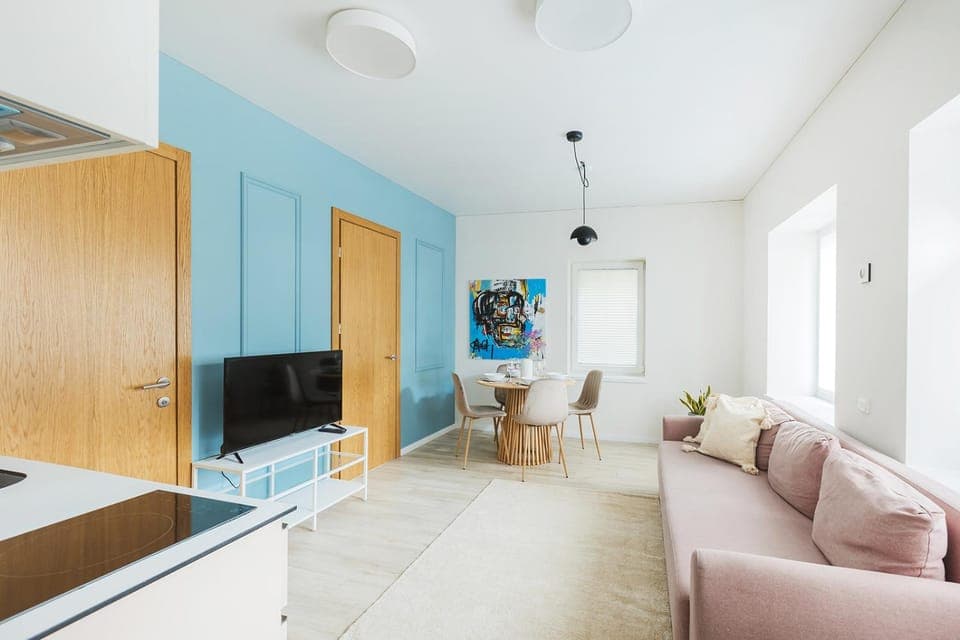 TV and multimedia, Kitchen or kitchenette, Living room, Seating area