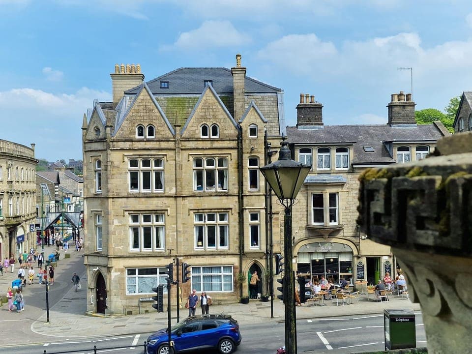 Property building, Day, Street view, Location, Parking