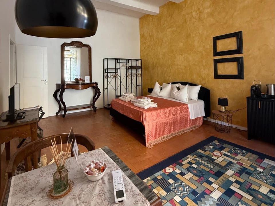 Photo of the whole room, Bedroom