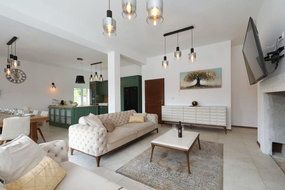 TV and multimedia, Living room, Seating area