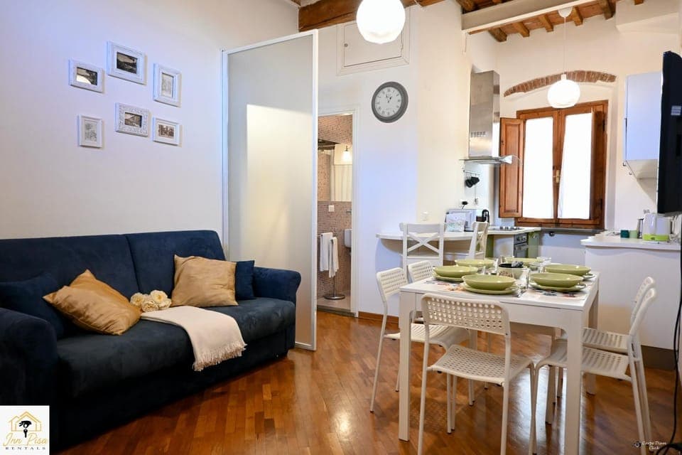 Kitchen or kitchenette, Living room, Seating area, Dining area