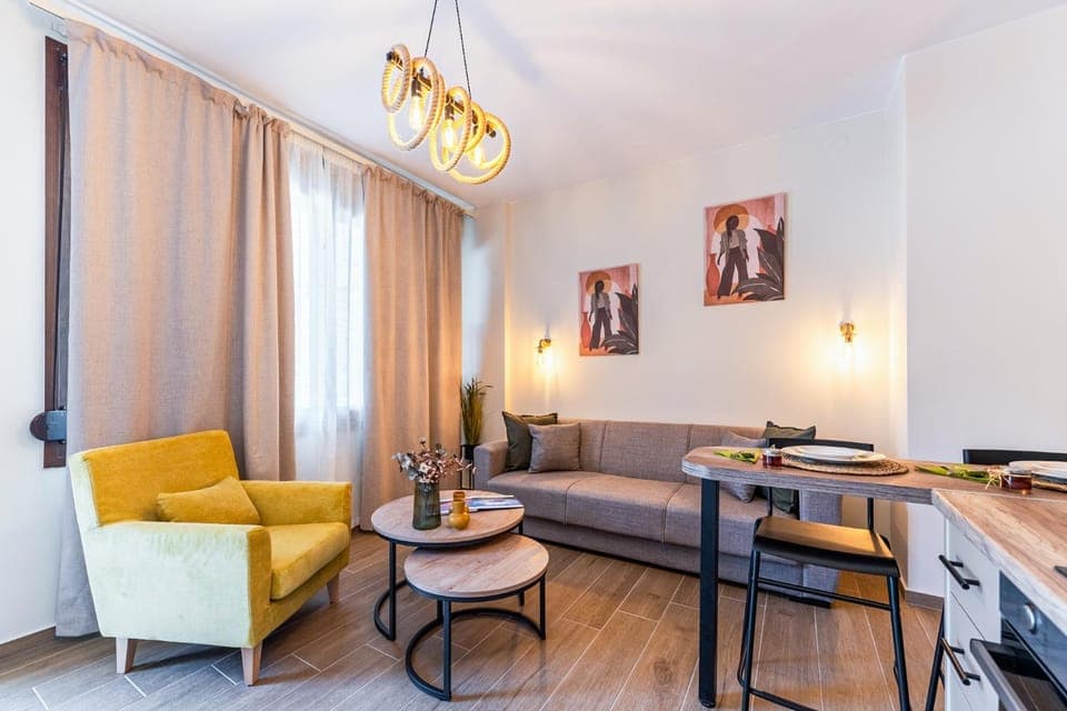 Living room, Seating area, Dining area