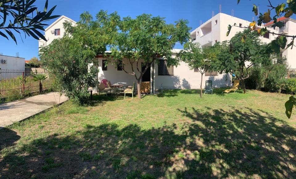 Property building, Spring, Day, BBQ facilities, Garden, Garden view, Parking