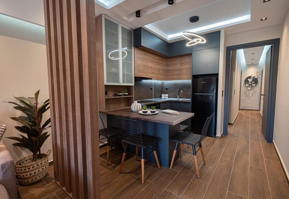 Kitchen or kitchenette, Dining area