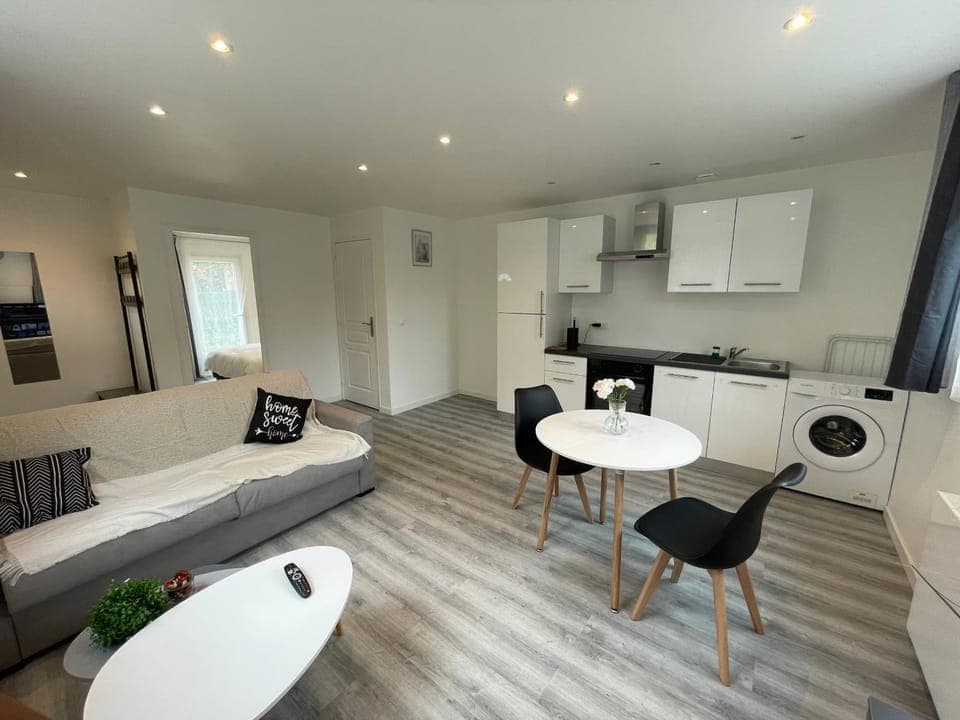 Living room, Dining area