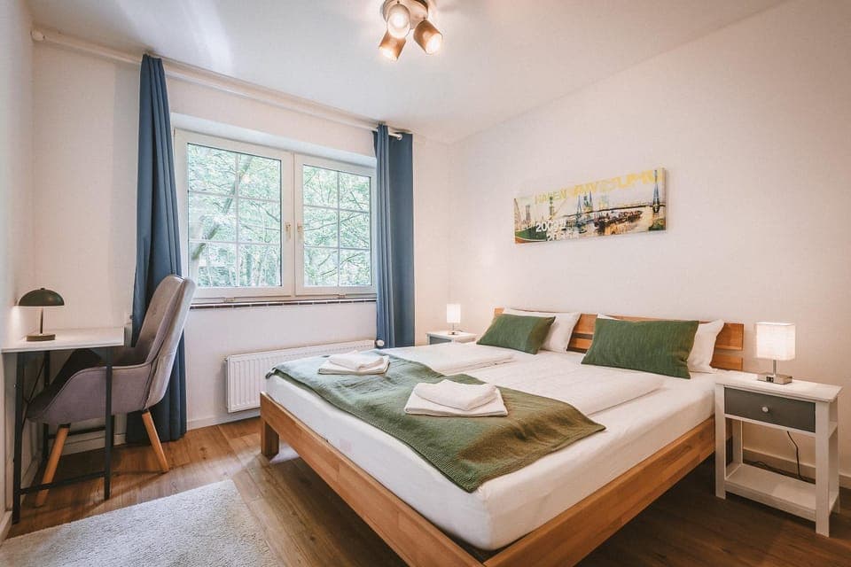 Bed, Photo of the whole room, Bedroom, towels