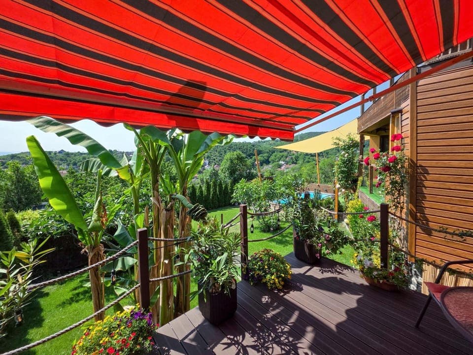 Natural landscape, Balcony/Terrace, Garden view