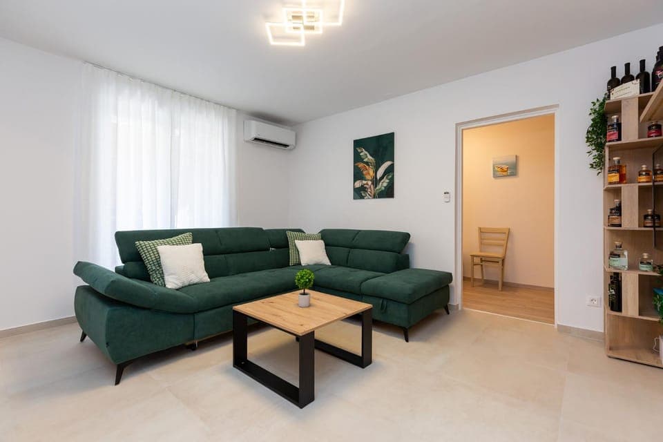 Living room, Seating area, air conditioner