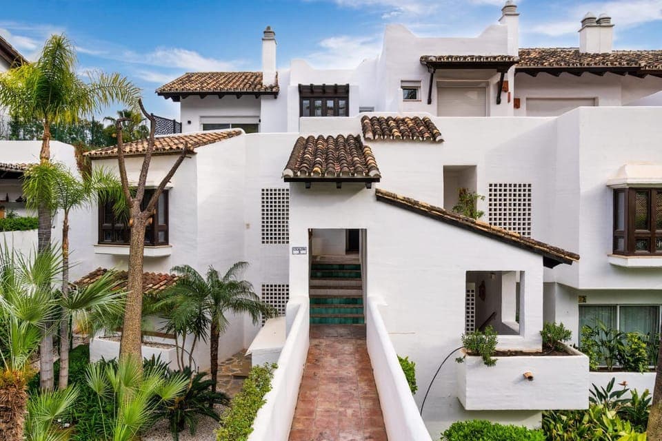 Lomas de La Quinta Modern Luxury Apartment Views Apartment in Marbella