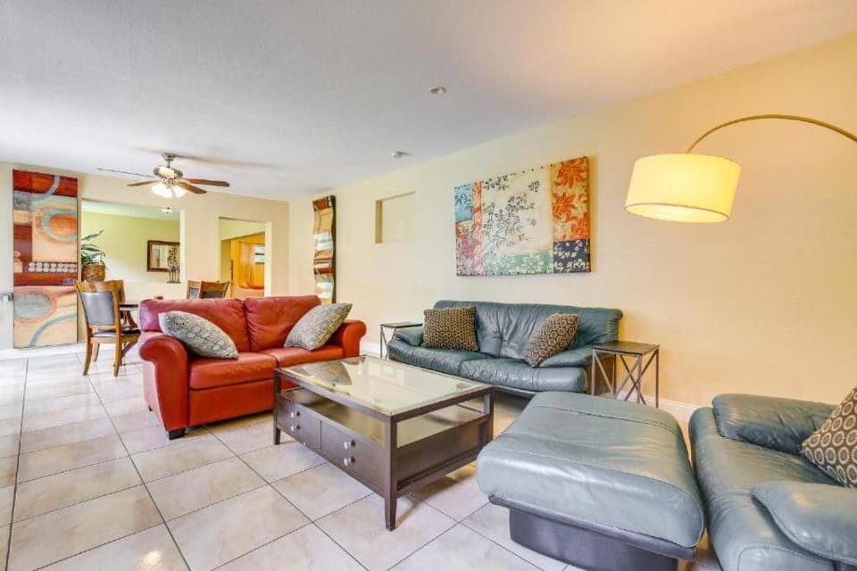 Living room, Seating area