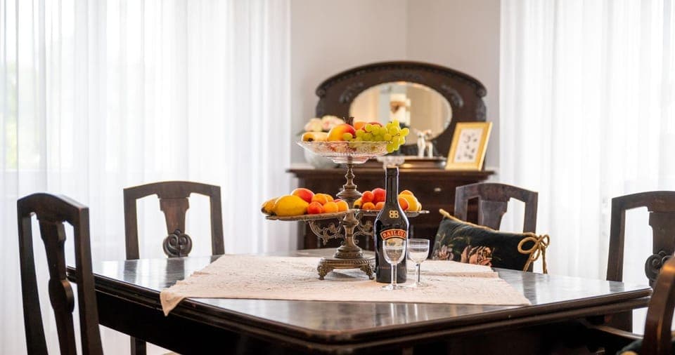 Food and drinks, Dining area, Food