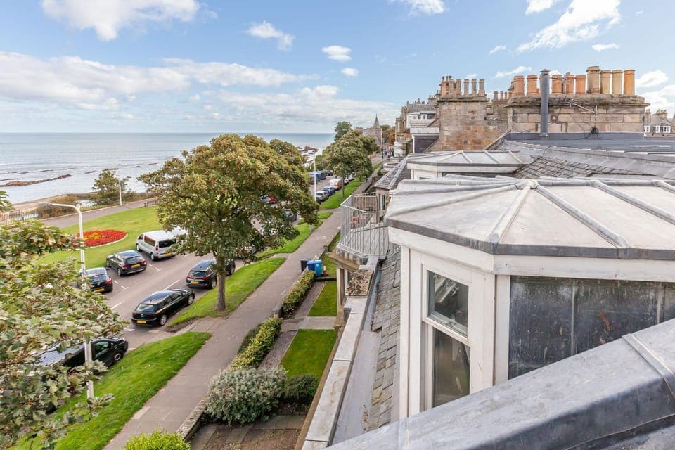 Neighbourhood, Sea view, Street view