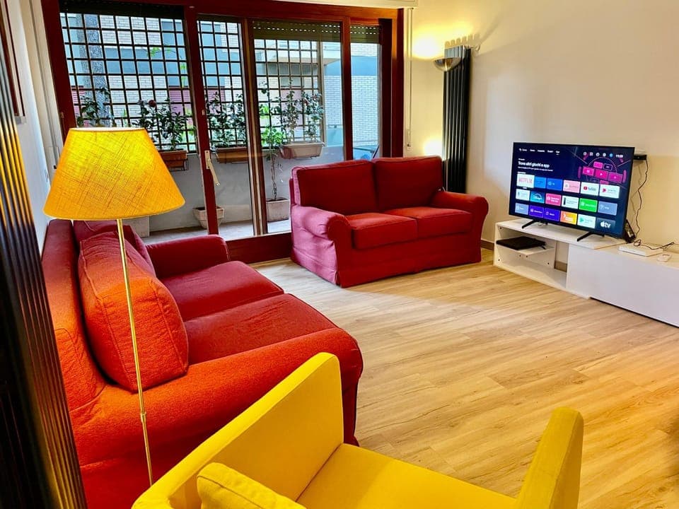 Communal lounge/ TV room, Living room, air conditioner