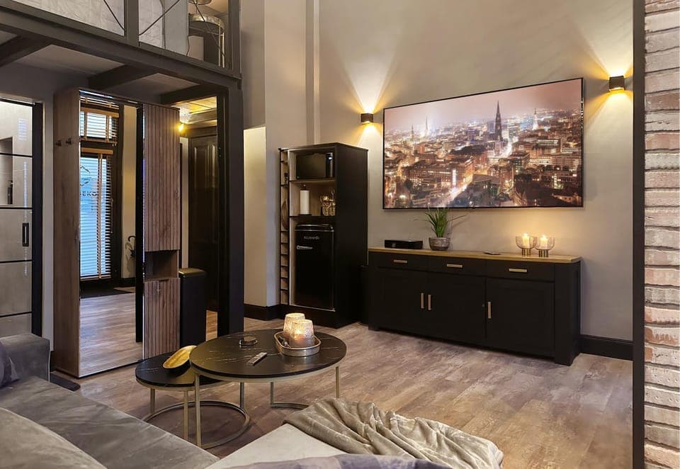 Communal lounge/ TV room, TV and multimedia, Living room, Seating area, Evening entertainment