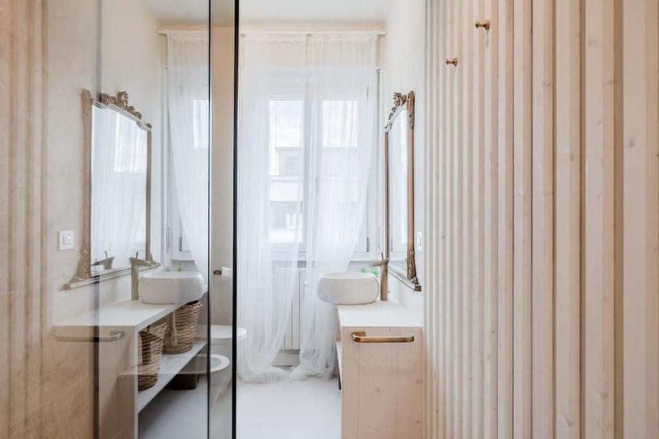 Shower, Toilet, Bathroom, bidet, towels