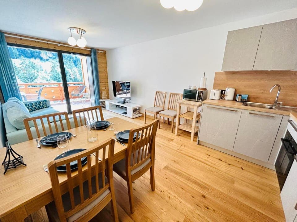 Kitchen or kitchenette, Living room, Dining area