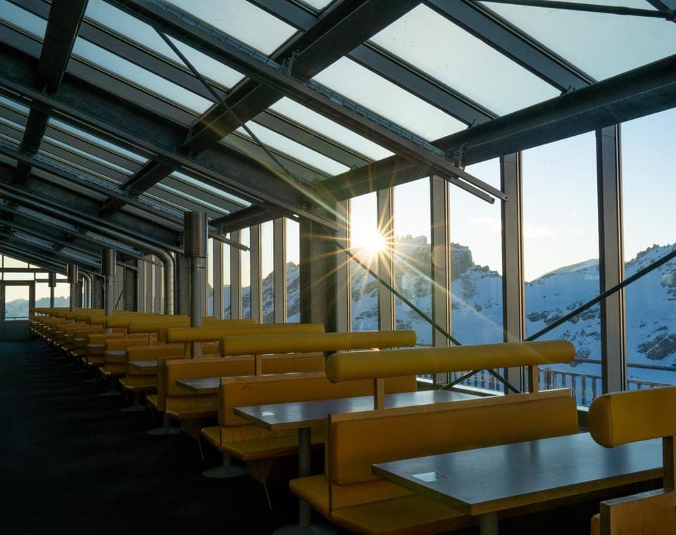 Restaurant/places to eat, Lounge or bar