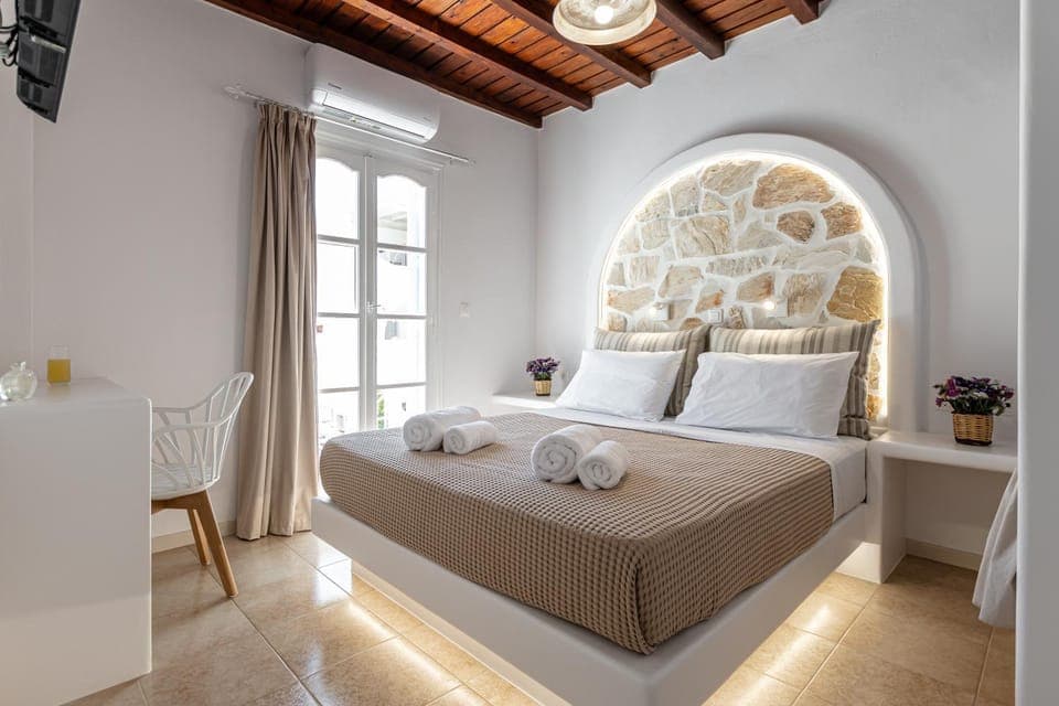 Bed, TV and multimedia, Photo of the whole room, Bedroom, internet, towels, air conditioner