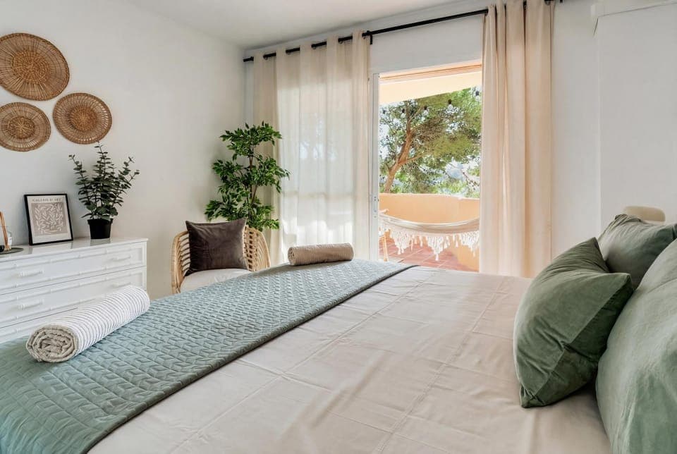 Bed, Balcony/Terrace, Bedroom