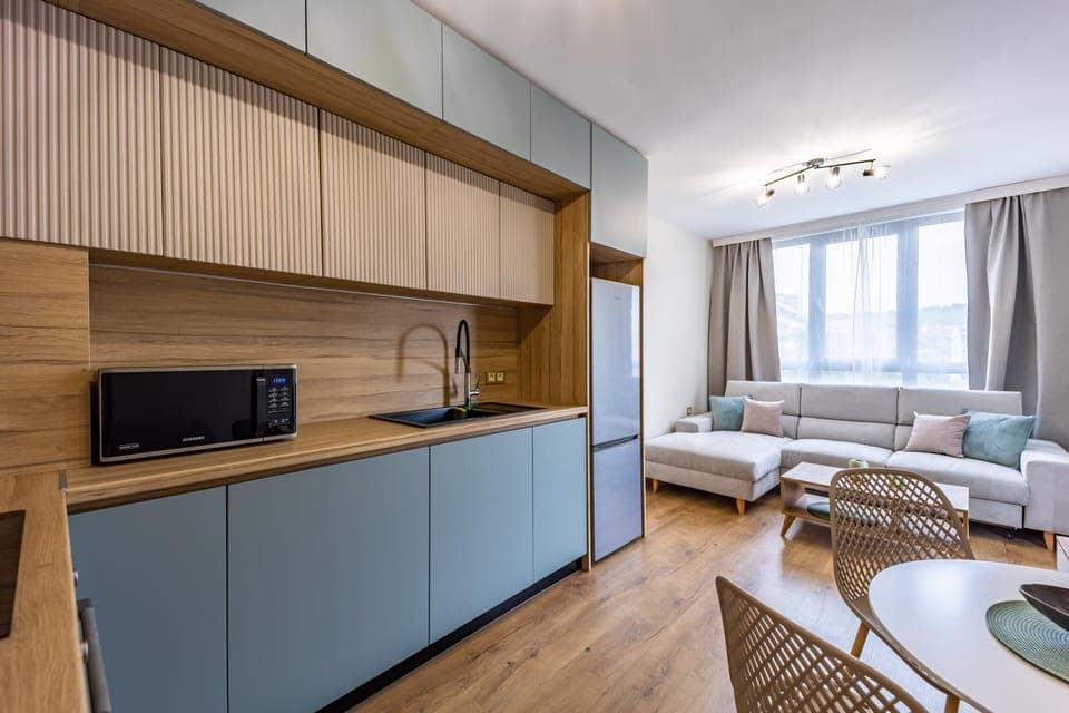 TV and multimedia, Kitchen or kitchenette, Living room, Seating area, stove