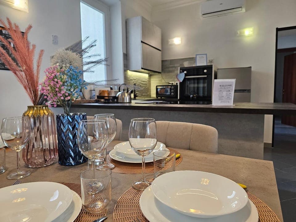 Kitchen or kitchenette, Living room, Breakfast