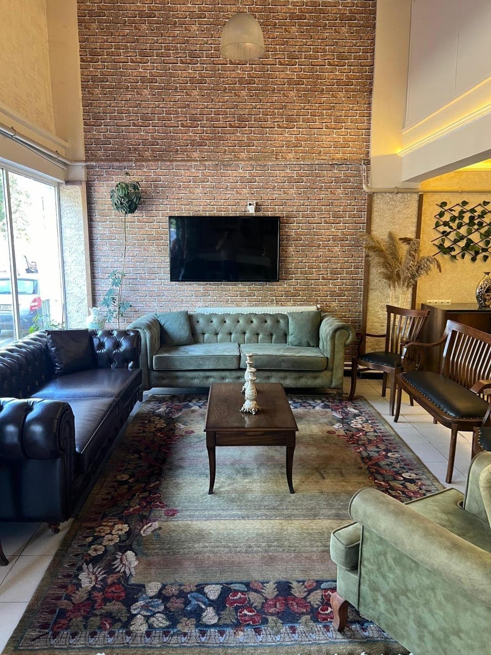 TV and multimedia, Seating area