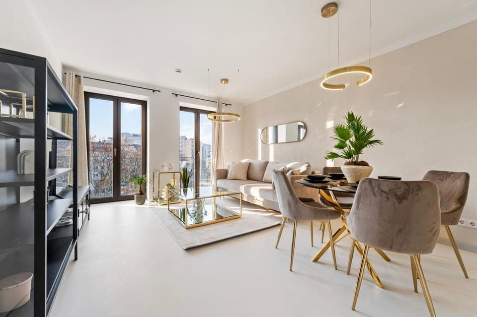 TV and multimedia, Kitchen or kitchenette, Living room, Seating area, Dining area