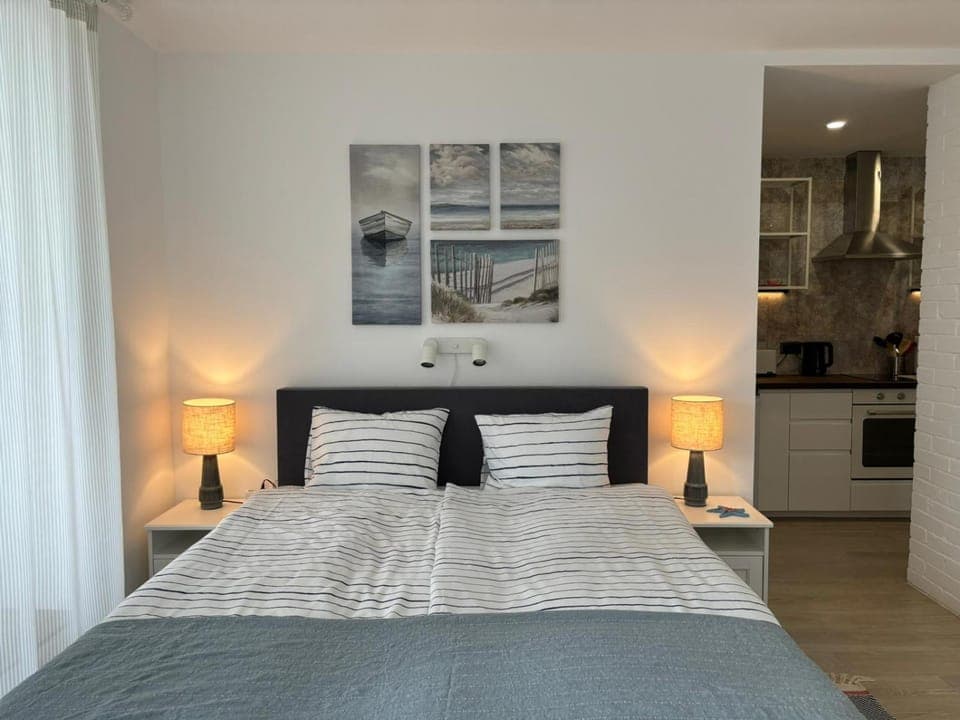 Photo of the whole room, Bedroom