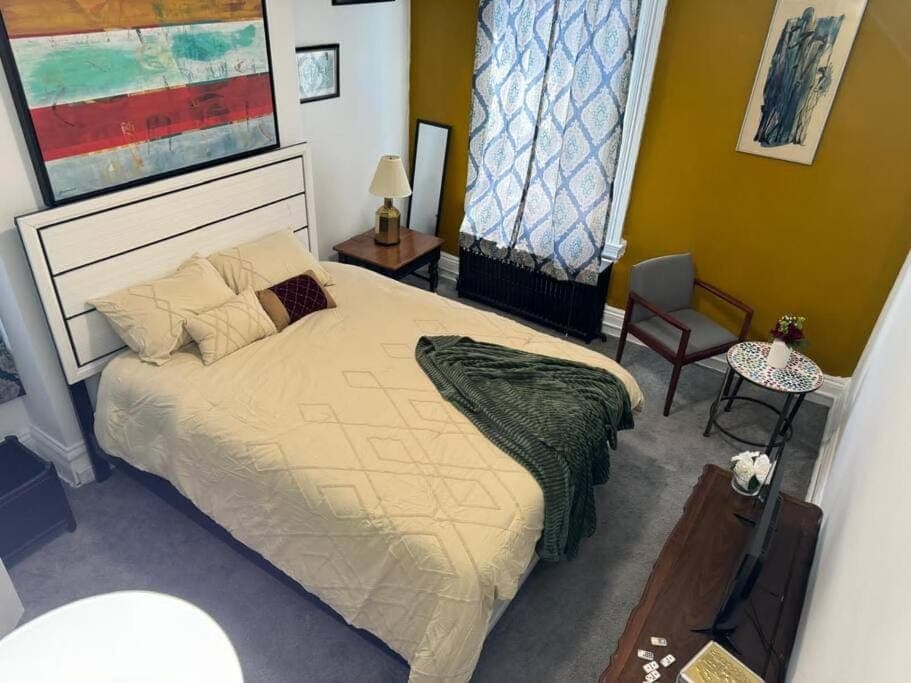 Bed, Photo of the whole room, Bedroom