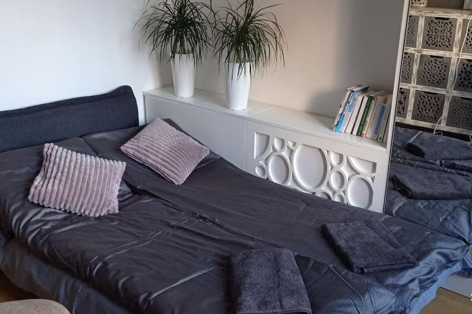 Bed, Library, Bedroom