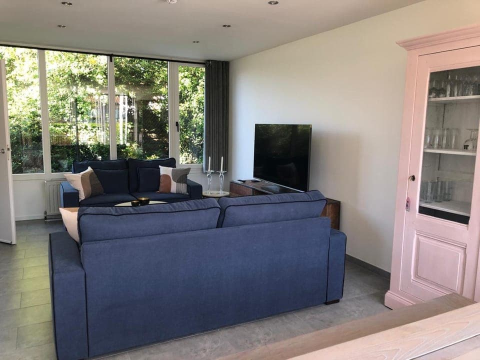 TV and multimedia, Seating area