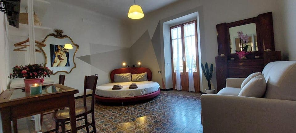 Photo of the whole room, Seating area, Bedroom