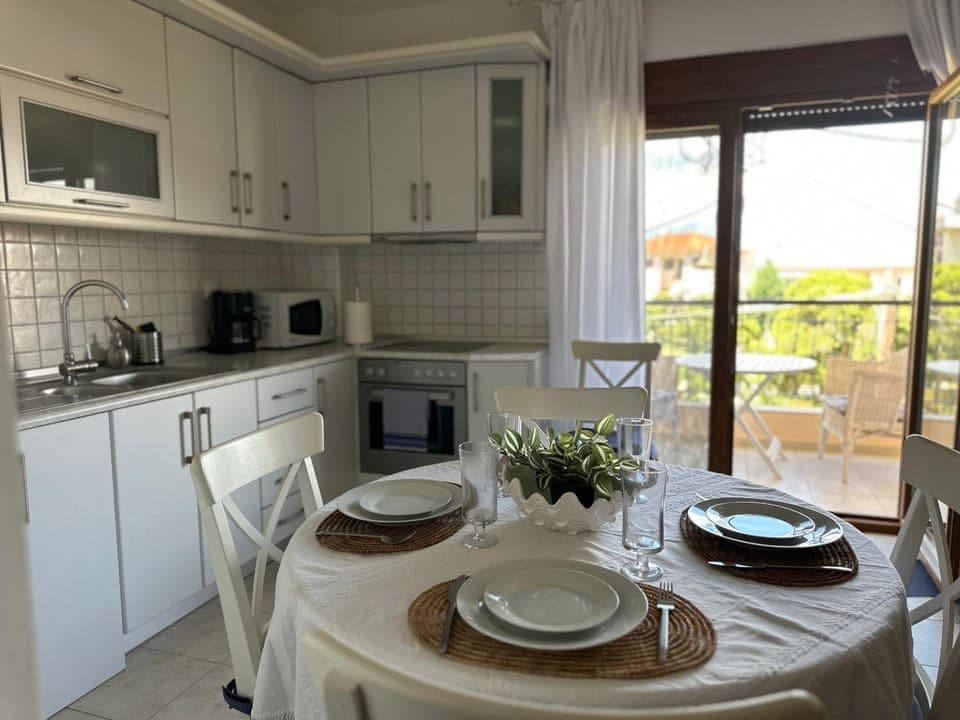 Coffee/tea facilities, Kitchen or kitchenette, Dining area, oven, pet friendly, stove, toaster