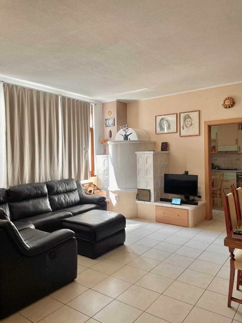 Communal lounge/ TV room