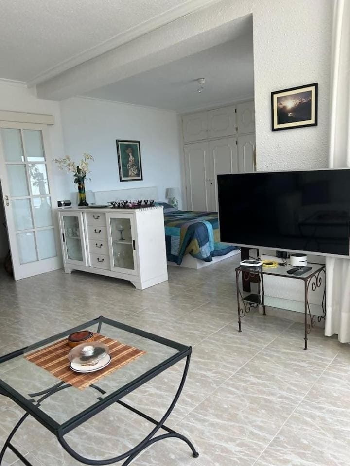 Apartamento luminoso frente al mar con piscina Apartment in Villajoyosa