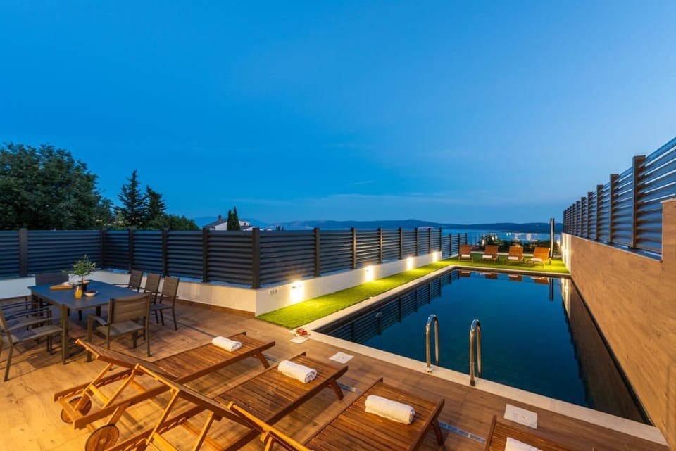 Patio, View (from property/room), Balcony/Terrace, Pool view, Swimming pool, sunbed