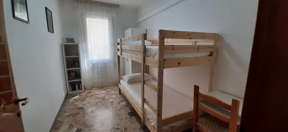 Bedroom, bunk bed