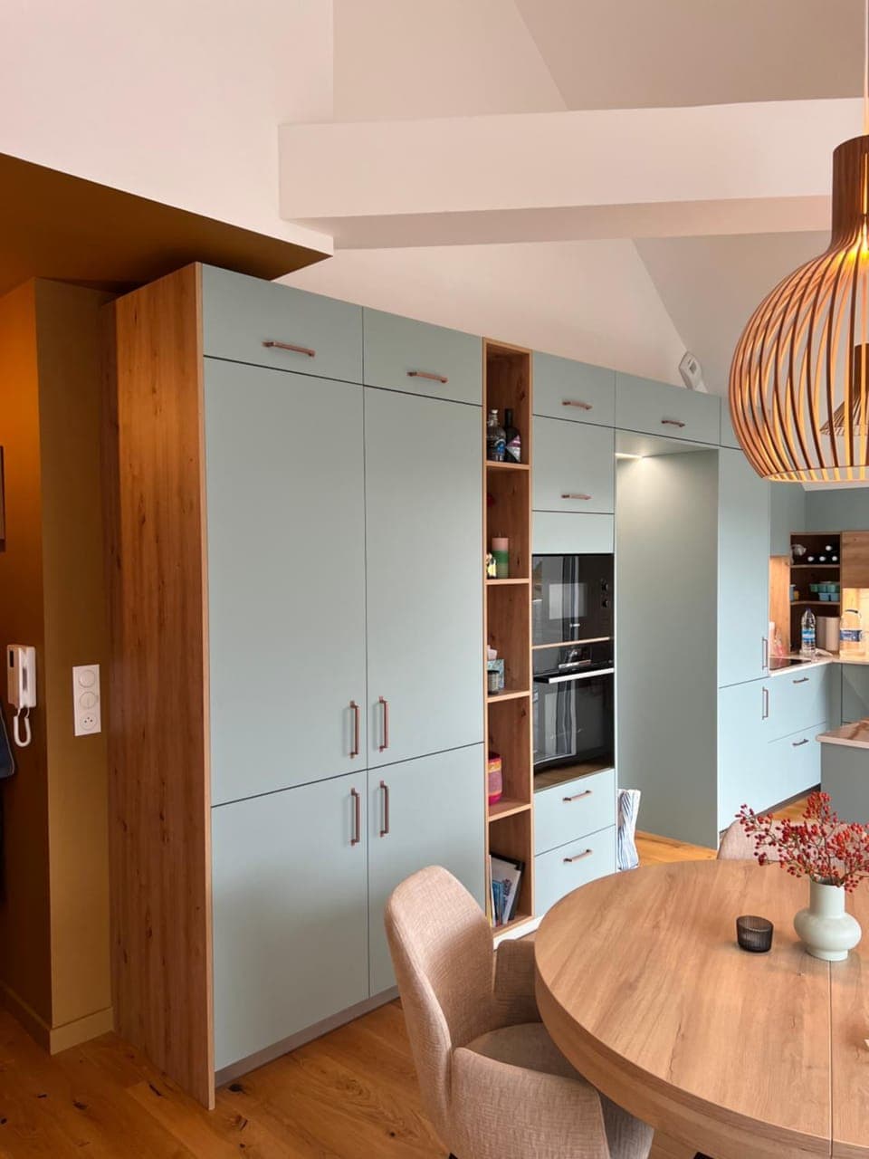 Kitchen or kitchenette, Dining area, oven