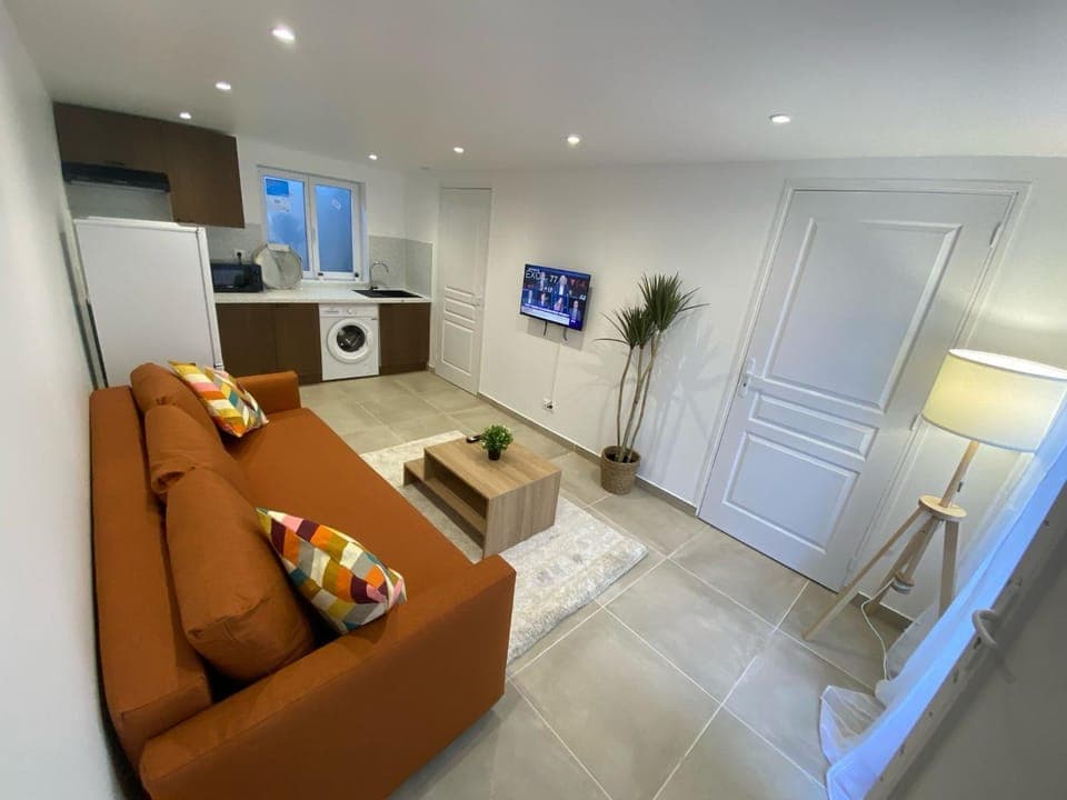 TV and multimedia, Kitchen or kitchenette, Living room, washing machine