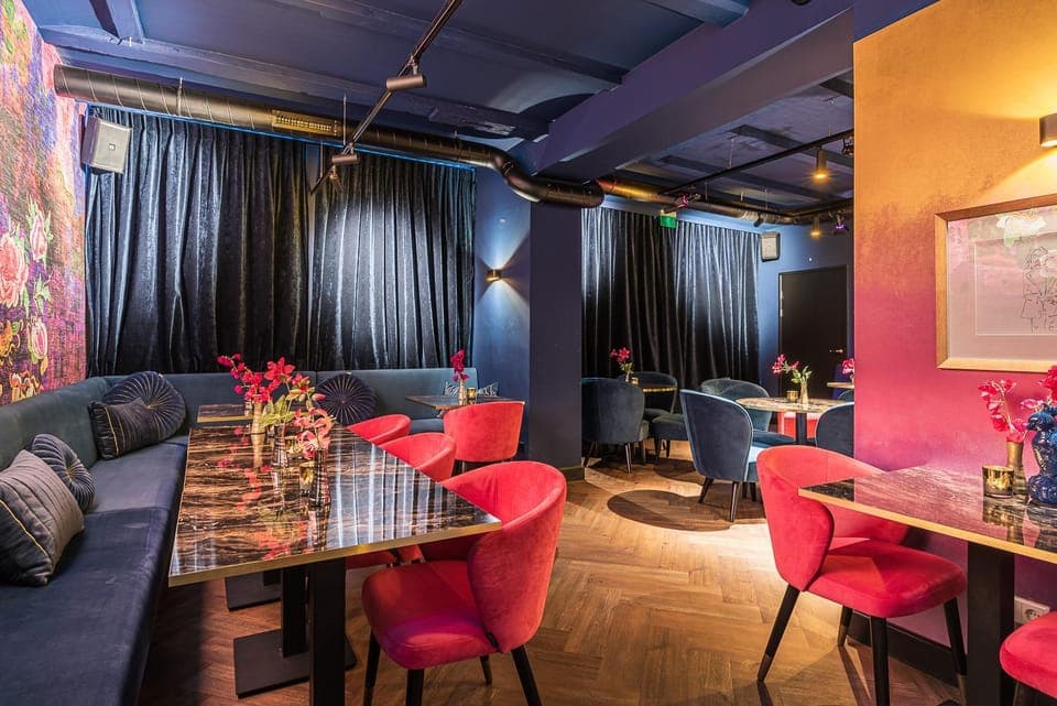 Restaurant/places to eat, Lounge or bar