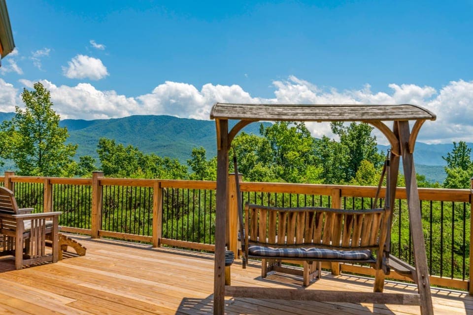 Pinnacle View Lodge by Stony Brook Cabins Cabin in Pittman Center