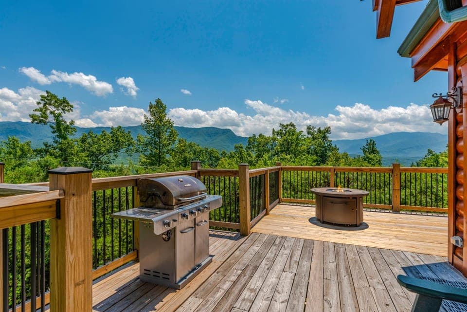 Pinnacle View Lodge by Stony Brook Cabins Cabin in Pittman Center