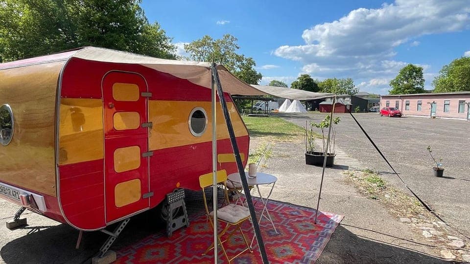 Property building, Day, Location