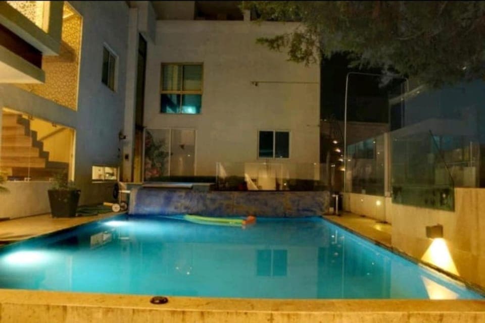 Night, Pool view