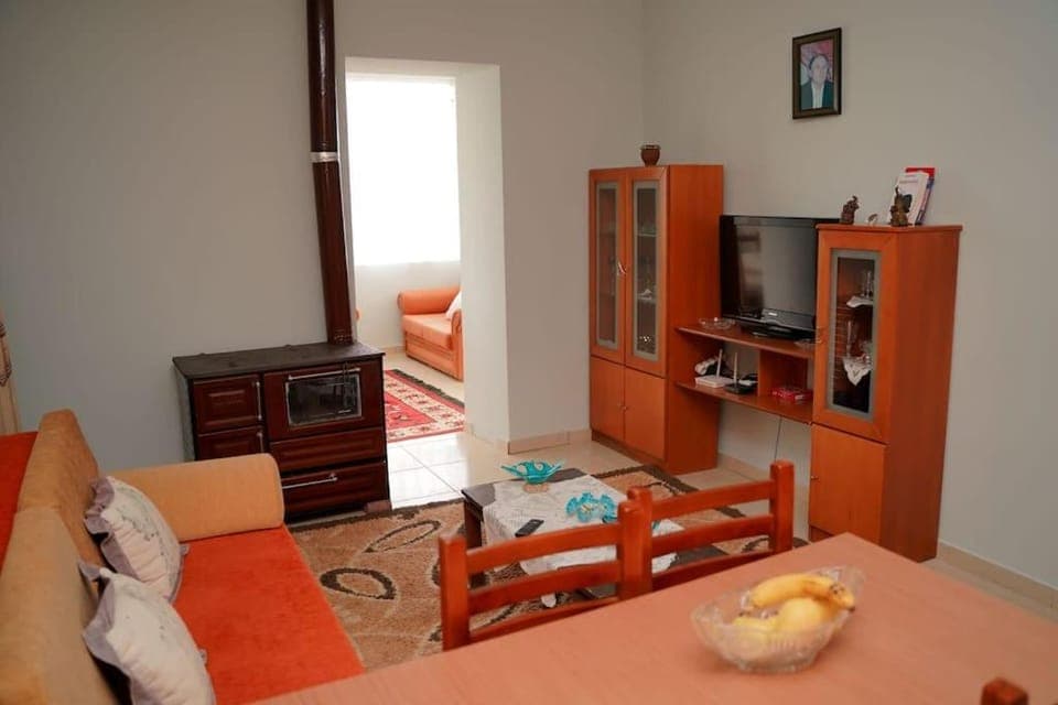 TV and multimedia, Coffee/tea facilities, Kitchen or kitchenette, Living room, Seating area, Dining area, hair dresser, minibar, oven, wardrobe